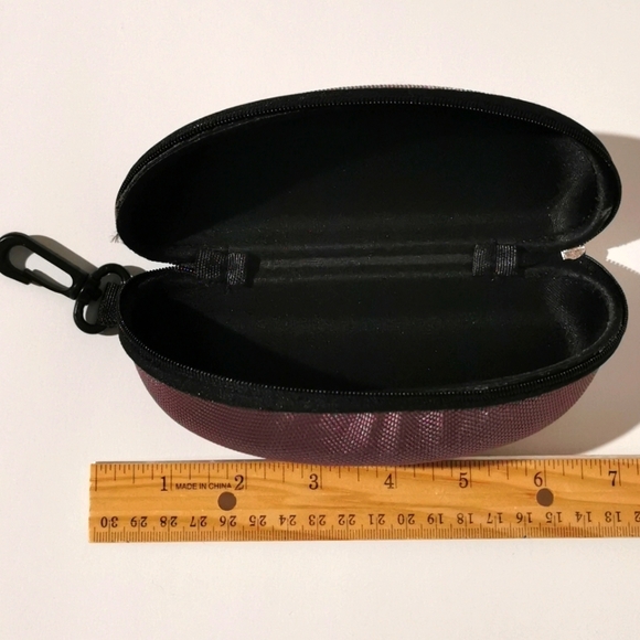 New wear glasses case. - Picture 1 of 2